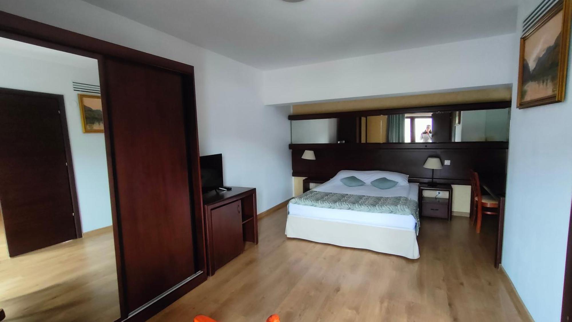 Hotel Valea Cu Pesti Căpăţîneni-Ungureni Exteriér fotografie