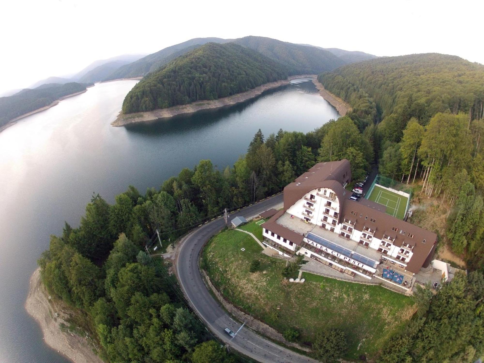 Hotel Valea Cu Pesti Căpăţîneni-Ungureni Exteriér fotografie